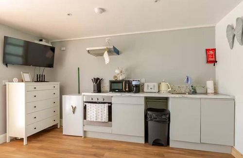 County Meath Apartment | 1-bed Cosy Country Retreat- Sleeps 5, Emerald Park
