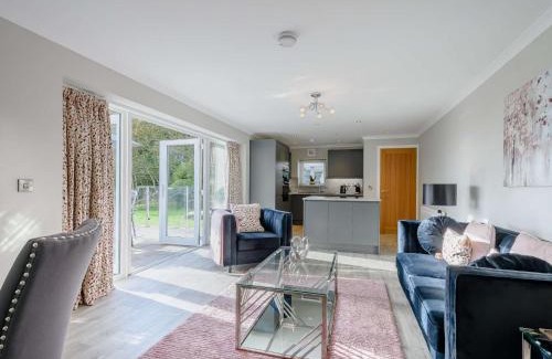 Sandyhills House | 1 Bed in Sandyhills 85904
