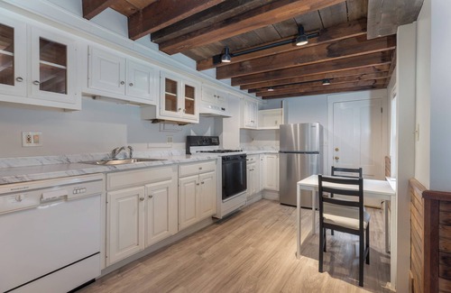 Boston Apartment | 1 Bed + Office Duplex Located a short Walk in Ideal Location!
