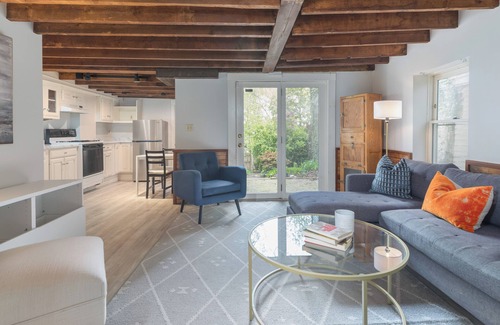 Boston Apartment | 1 Bed + Office Duplex Located a short Walk in Ideal Location!