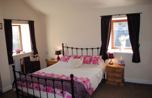 Diggle Cottage | 1 Bed Romantic Self Catering Cottage on a Working Yorkshire Farm