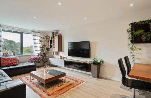 Friern Barnet Apartment | 1-Bed Spacious Flat, North London, 15 Minutes to Central