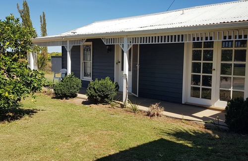 Mildura South Cottage | 1 Bedrm Self contained cottage next to vines. Relaxed and quiet atmosphere. nn