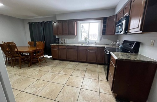 Caledon House | 1 Bedroom 1 bathroom apartment with kitchen, laundry room and living room