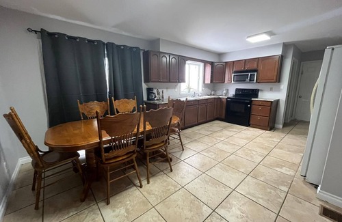 Caledon House | 1 Bedroom 1 bathroom apartment with kitchen, laundry room and living room
