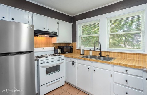 Caddo Heights-South Highlands Apartment | 1-bedroom, 1-bath apartment