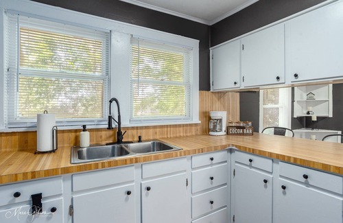 Caddo Heights-South Highlands Apartment | 1-bedroom, 1-bath apartment