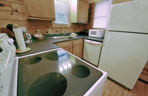 Blue Jay Cabin | 1 Bedroom 1 Bath Cabin (Beaver, WV)