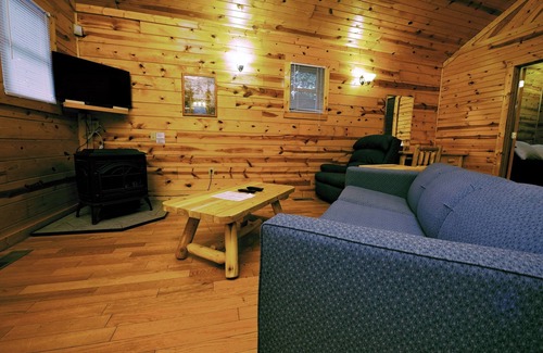 Blue Jay Cabin | 1 Bedroom 1 Bath Cabin (Beaver, WV)