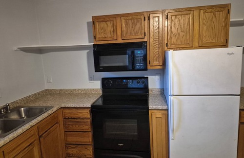 Myrtle Grove House | 1 Bedroom 1 bath with 3 car parking. Side Yard, Carolina Beach.5 minutes away.