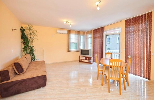 Old Town Apartment | 1 Bedroom 1 Bathroom Holiday Apartment in Pomorie Old Town Fantastic Location