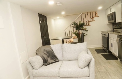 Capitol View Apartment | 1 Bedroom 1 Bathroom Apartment