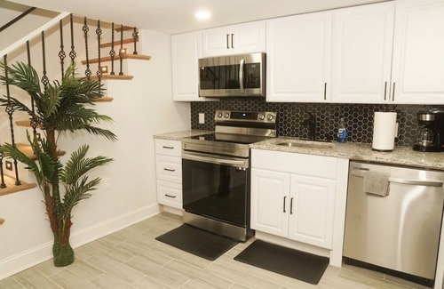 Capitol View Apartment | 1 Bedroom 1 Bathroom Apartment