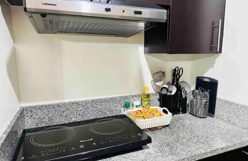 Ugong Apartment | 1 Bedroom Access Penthouse Condo Unit