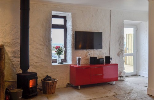 Glasgow Cottage | 1 bedroom accommodation in Near Neilston