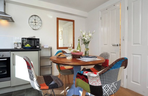 Carlyon Bay Cottage | 1 bedroom accommodation in Carlyon Bay