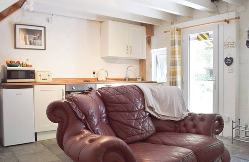 Carmarthen Cottage | 1 bedroom accommodation in Carmarthen