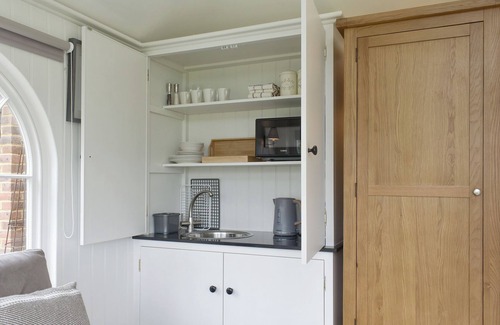 Pulborough Cottage | 1 bedroom accommodation in Fittleworth, near Chichester