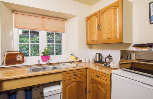 Kirriemuir Cottage | 1 bedroom accommodation in Glenprosen, by Kirriemuir