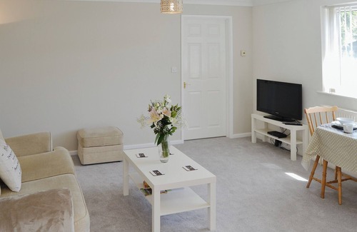 Norwich Cottage | 1 bedroom accommodation in Rackheath, near Wroxham