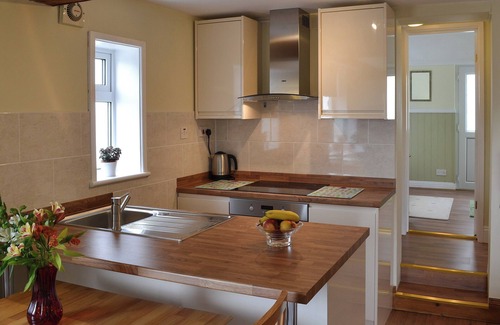Trenance Cottage | 1 bedroom accommodation in Mawgan Porth, near Newquay