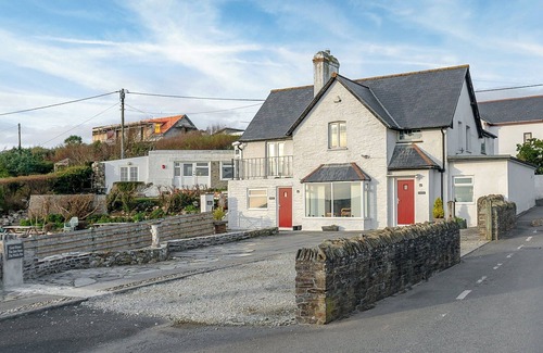 Trenance Cottage | 1 bedroom accommodation in Mawgan Porth, near Newquay
