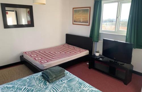 Claypits Apartment | 1 Bedroom annex, private bathroom, peaceful area