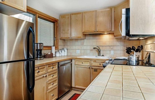 Vail Condo | 1 Bedroom Antlers Vacation Rental With Incredible Slopeside Views and Just a Short Walk to Gondola and Lionshead Village
