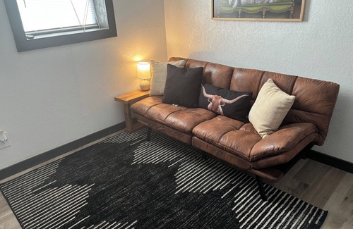 Duncan Apartment | 1-bedroom apartment in amazing Duncan with access to full gym