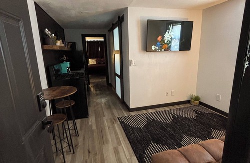 Duncan Apartment | 1-bedroom apartment in amazing Duncan with access to full gym
