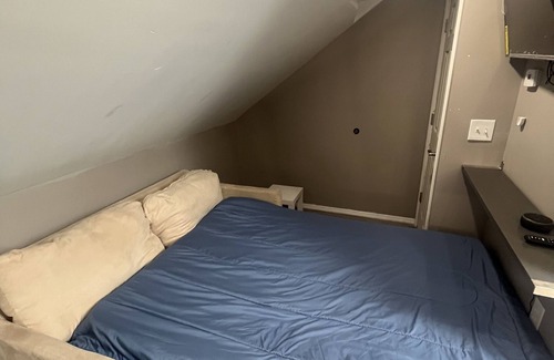 Hillside Apartment | 1 bedroom Apartment near Airport
