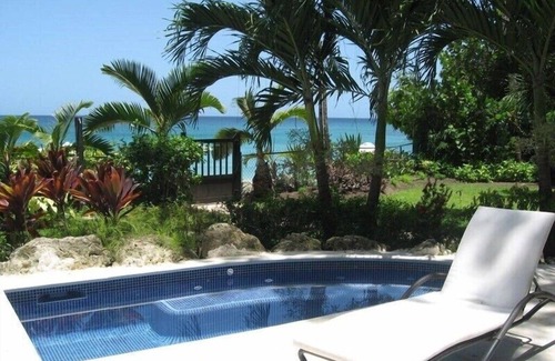 Old Trees Bay Apartment | 1 bedroom Beachfront Condo, small pool, gorgeous sea view
