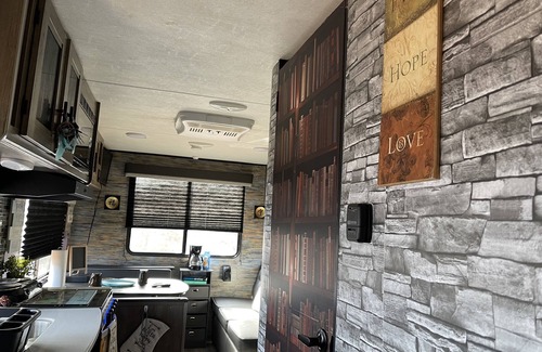 Martinsville RV Rental | 1 BEDROOM CAMPER FOR PEACEFUL GETAWAY