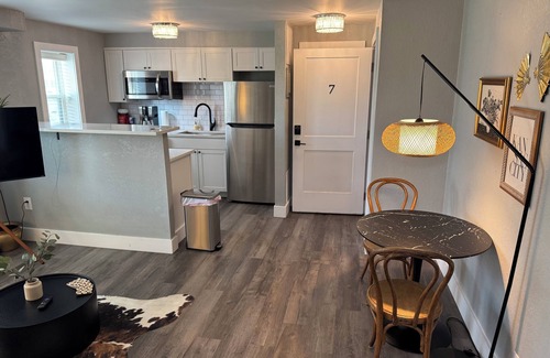 Country Club Plaza Area Apartment | 1 Bedroom Condo on the Plaza 41