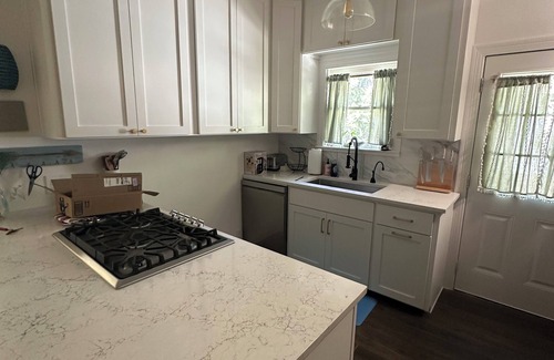 South River City House | 1-bedroom Duplex in Quiet Austin Neighborhood near Town Lake and South Congress.