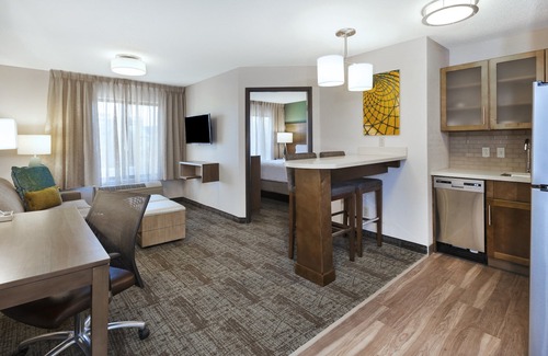 Columbia Condo | 1 Bedroom | Fitness Center + Free Daily Breakfast