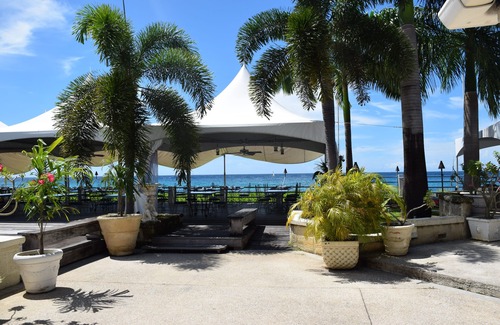 Sandy Lane Apartment | 1 Bedroom flat, Air. Cond, Swimming Pool, 10 minutes from Beach