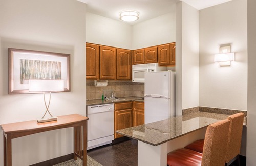 Independence Condo | 1 Bedroom | Free Breakfast. Outdoor Pool & Hot Tub