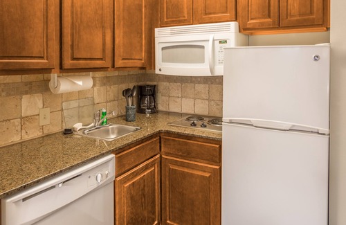 Independence Condo | 1 Bedroom | Free Breakfast. Outdoor Pool & Hot Tub