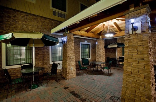 Chesapeake Apartment | 1 Bedroom | Free Breakfast. Indoor Pool & Hot Tub
