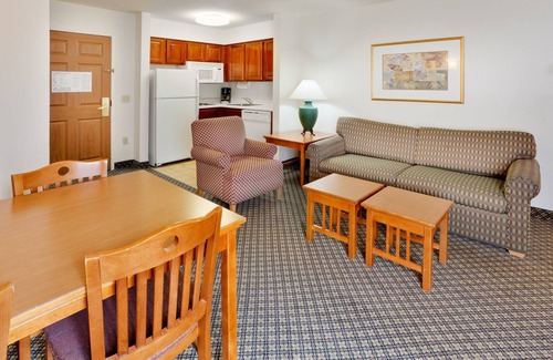 Allentown Condo | 1 Bedroom | Free Breakfast. Outdoor Pool & Hot Tub