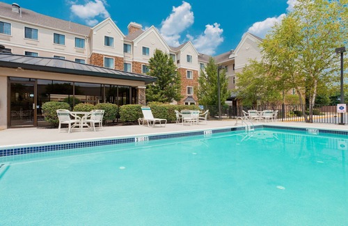 Allentown Condo | 1 Bedroom | Free Breakfast. Outdoor Pool & Hot Tub