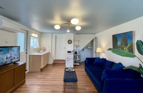 Cal Young House | 1 bedroom Guesthouse near stadium
