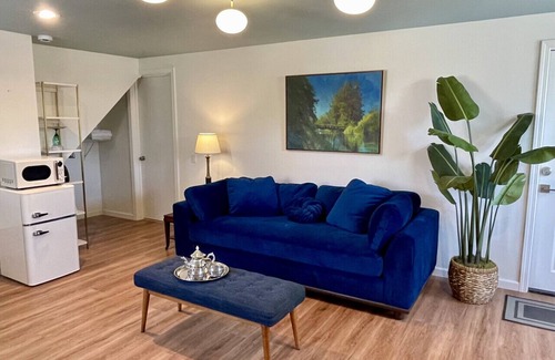Cal Young House | 1 bedroom Guesthouse near stadium