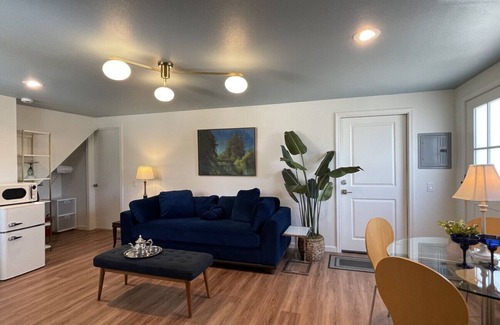 Cal Young House | 1 bedroom Guesthouse near stadium
