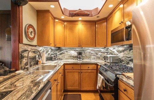 Dollar Point Condo | 1 Bedroom Lakefront at Chinquapin | Unit 147