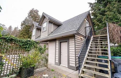 White Rock House | 1-bedroom loft style suitenn