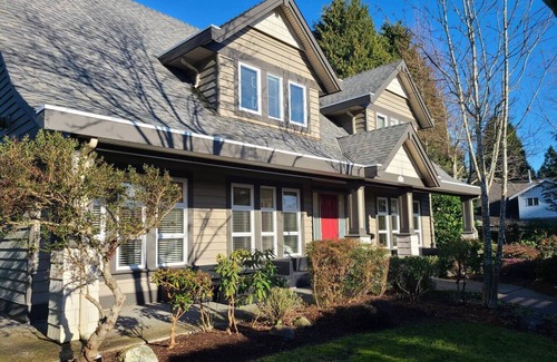 White Rock House | 1-bedroom loft style suitenn