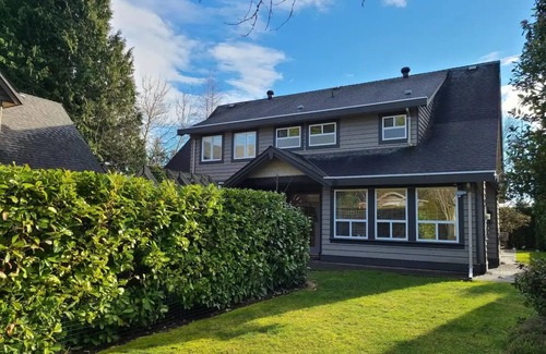 White Rock House | 1-bedroom loft style suitenn