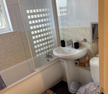 Harold Wood Apartment | 1 bedroom maisonette in a leafy suburb of London